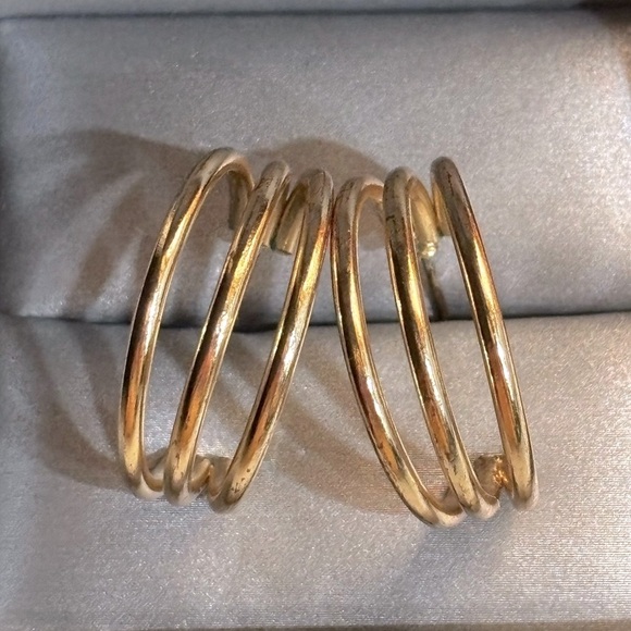 Macy’s Gold Minimalist Hoop Earrings Elegant Design - Picture 3 of 6